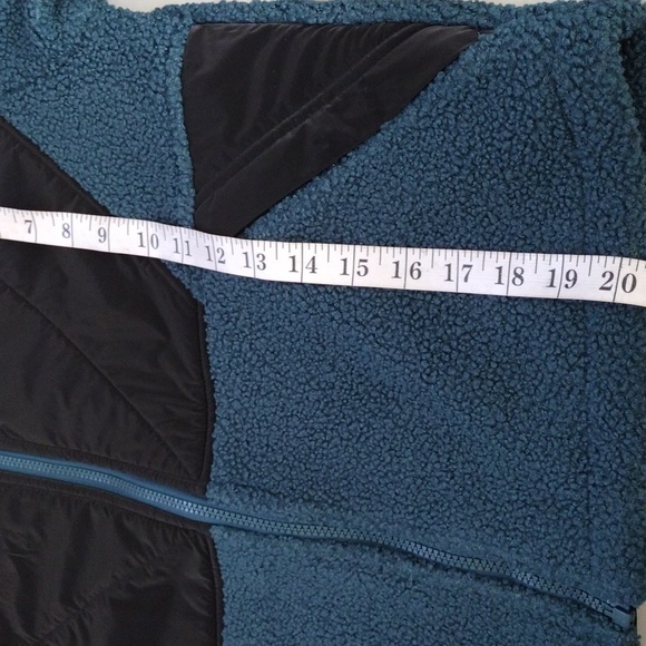 Columbia fleece jacket. - Picture 9 of 10